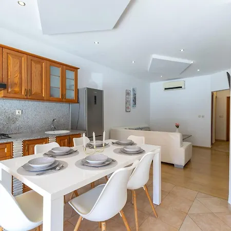 A M - One Bedroom With Terrace A2 Apartmán *